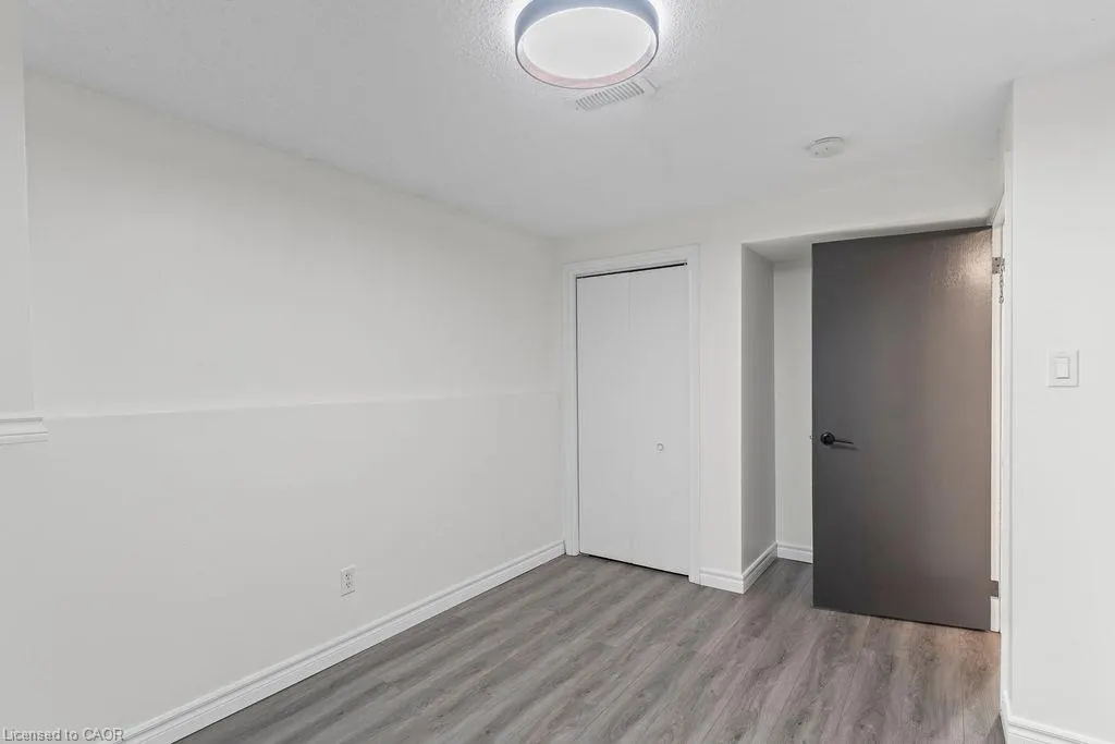 24 Tara Crescent