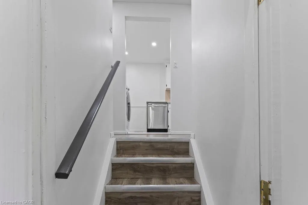 24 Tara Crescent