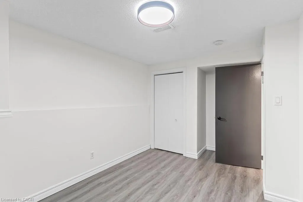 24 Tara Crescent