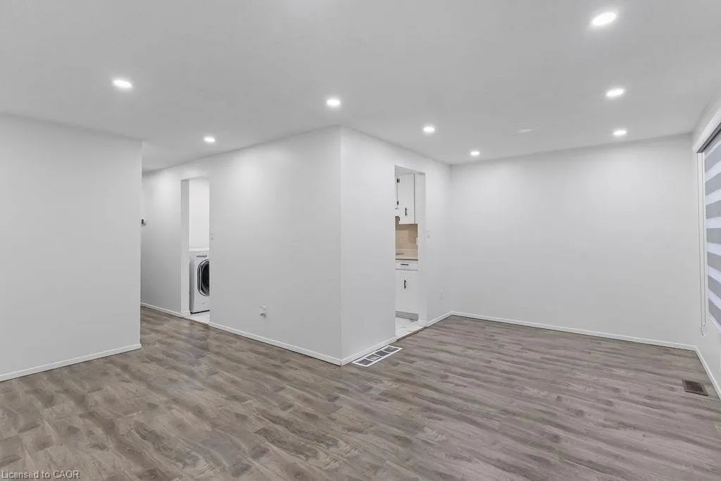 24 Tara Crescent