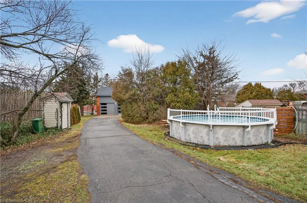 486 East 38th Street