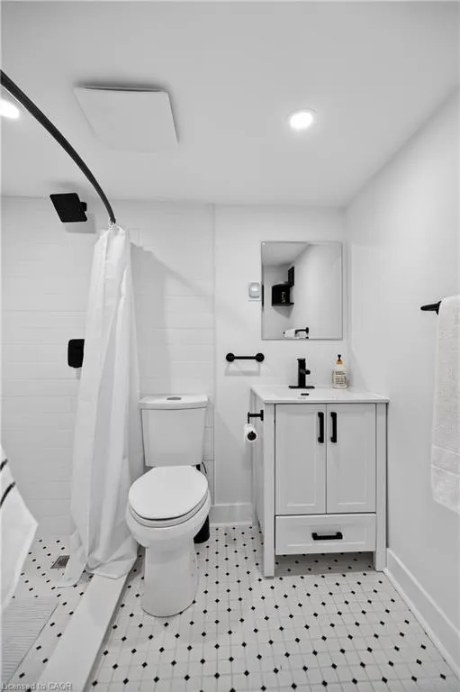 486 East 38th Street