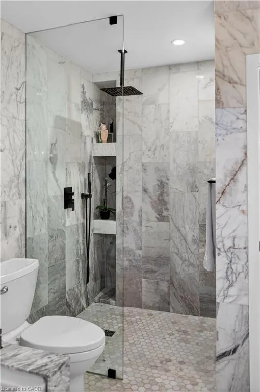 486 East 38th Street