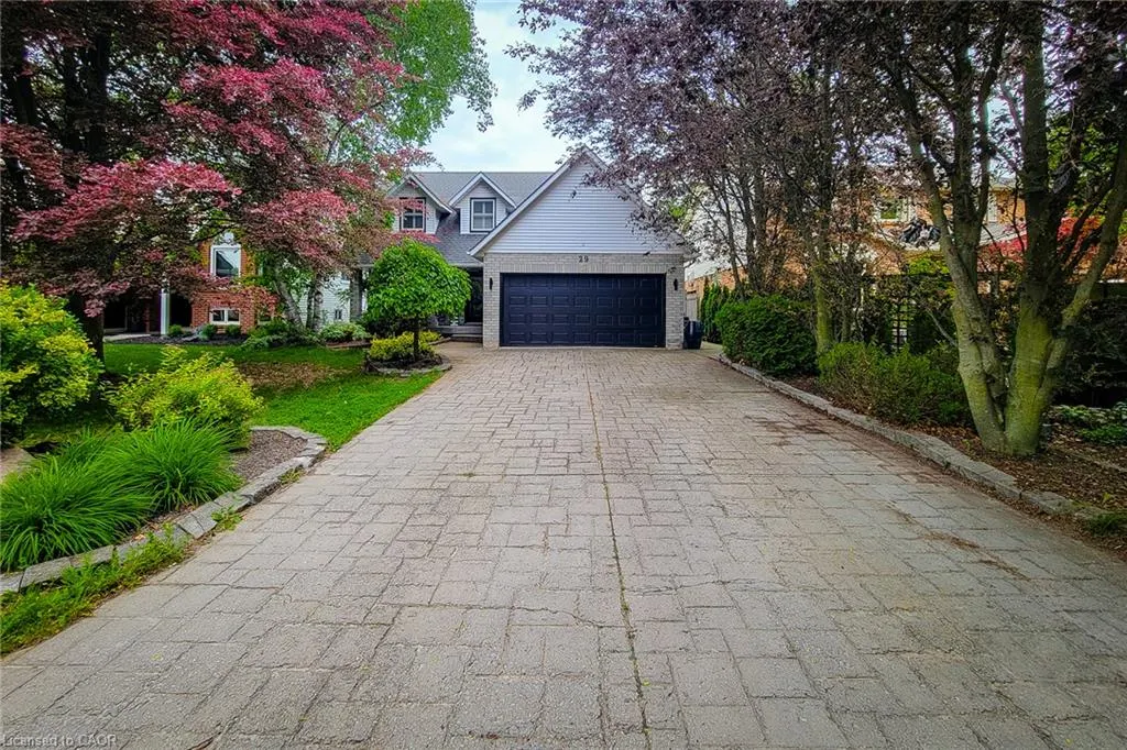 29 Woodside Square