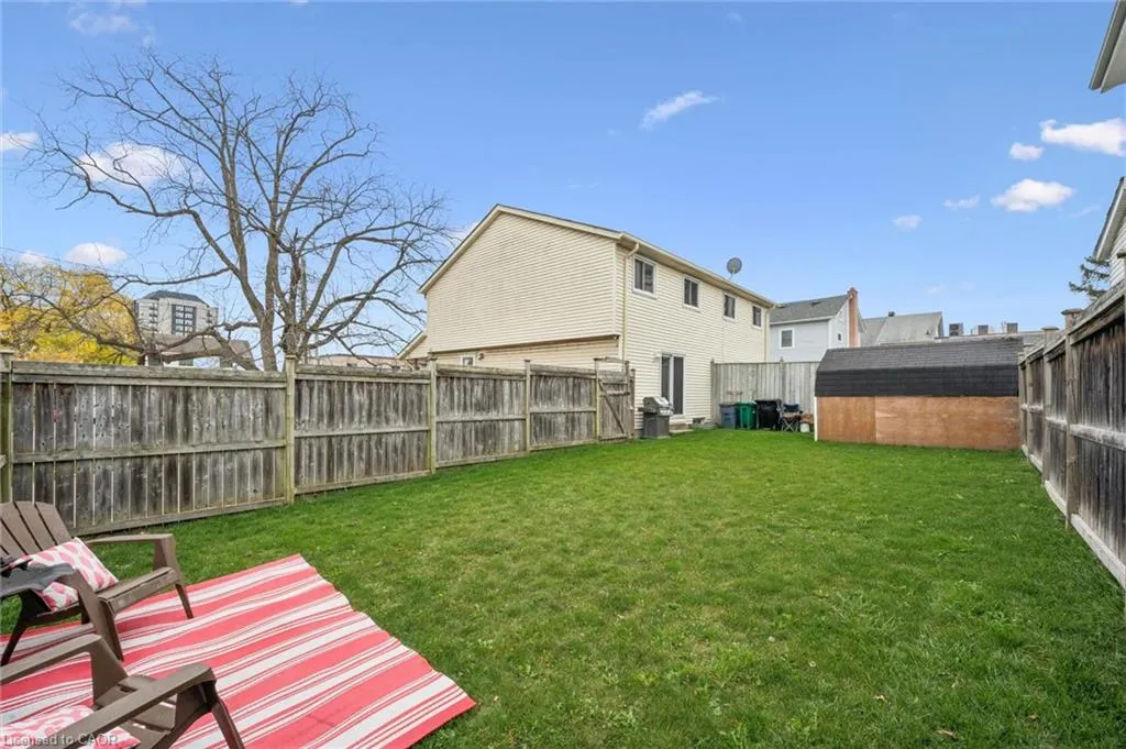 32 Jansen Avenue