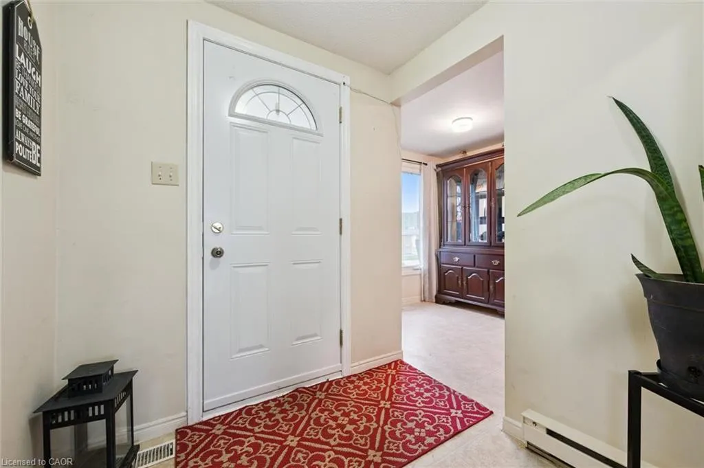 32 Jansen Avenue