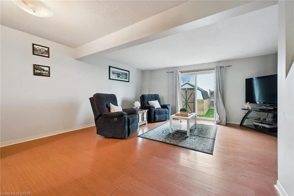 32 Jansen Avenue