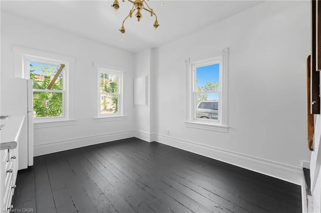 8 Tasker Street