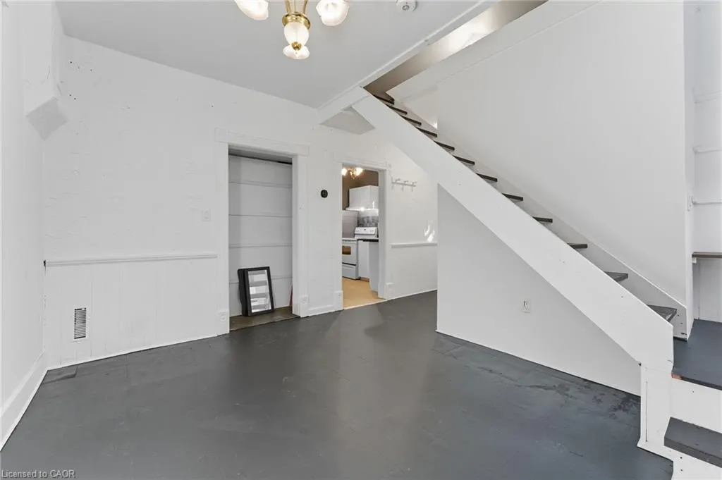 8 Tasker Street