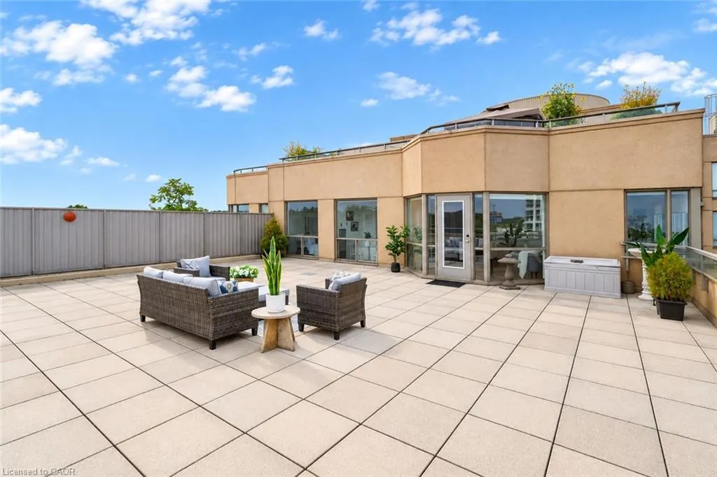 2511 Lakeshore Road W #712