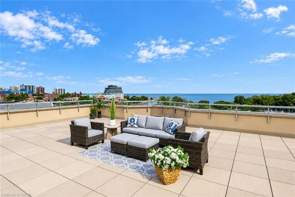 2511 Lakeshore Road W #712