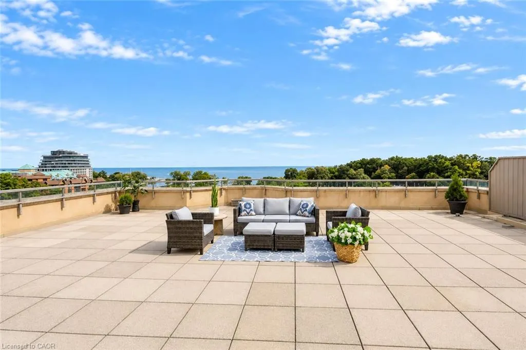 2511 Lakeshore Road W #712