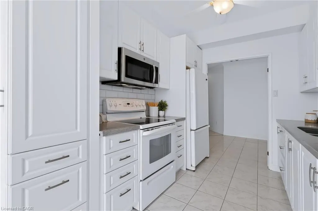 2511 Lakeshore Road W #712