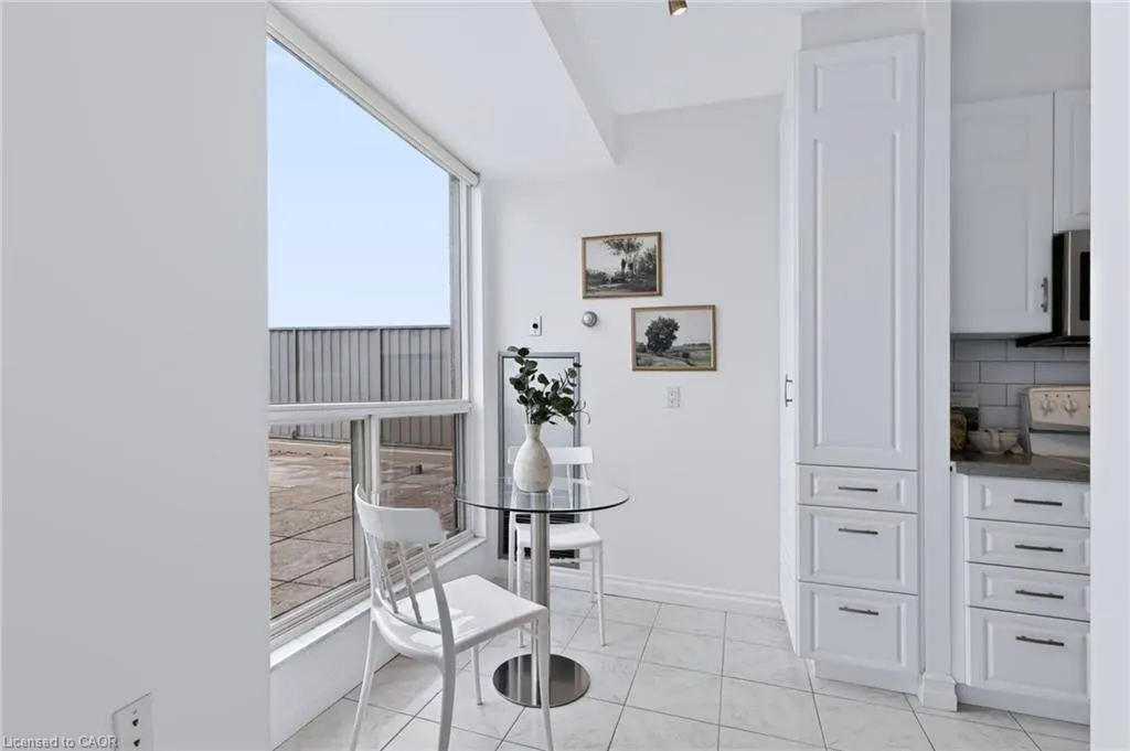 2511 Lakeshore Road W #712