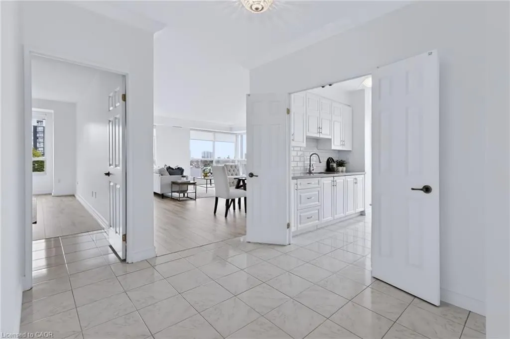 2511 Lakeshore Road W #712