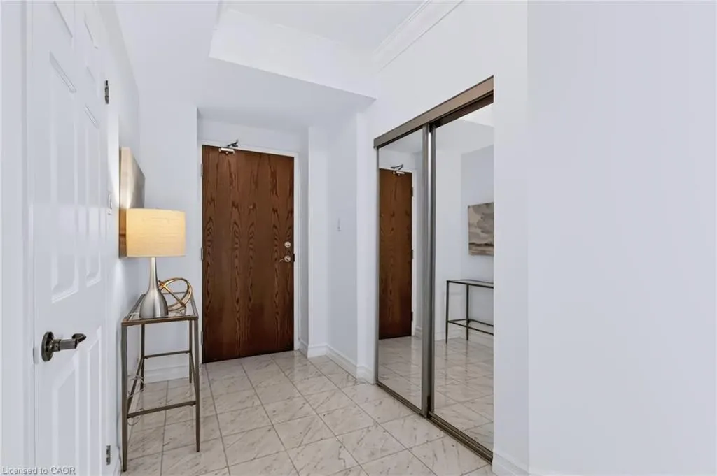 2511 Lakeshore Road W #712