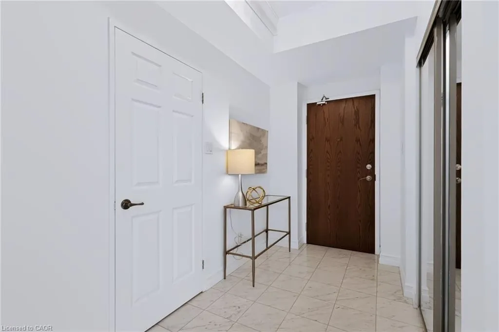 2511 Lakeshore Road W #712