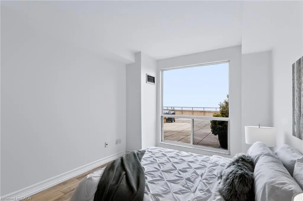 2511 Lakeshore Road W #712