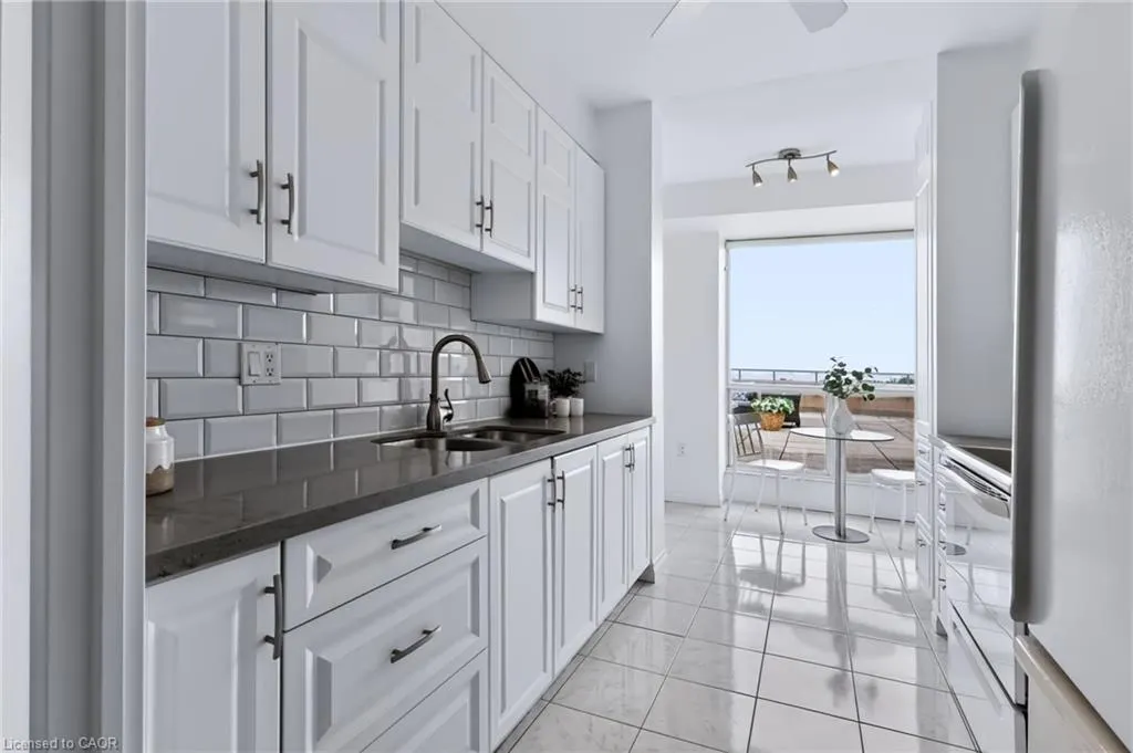 2511 Lakeshore Road W #712