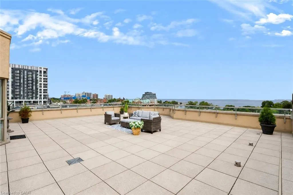 2511 Lakeshore Road W #712