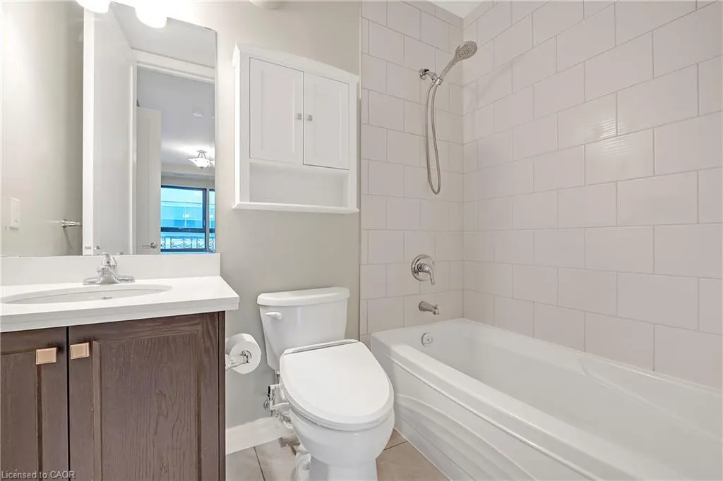 112 King Street E #1006