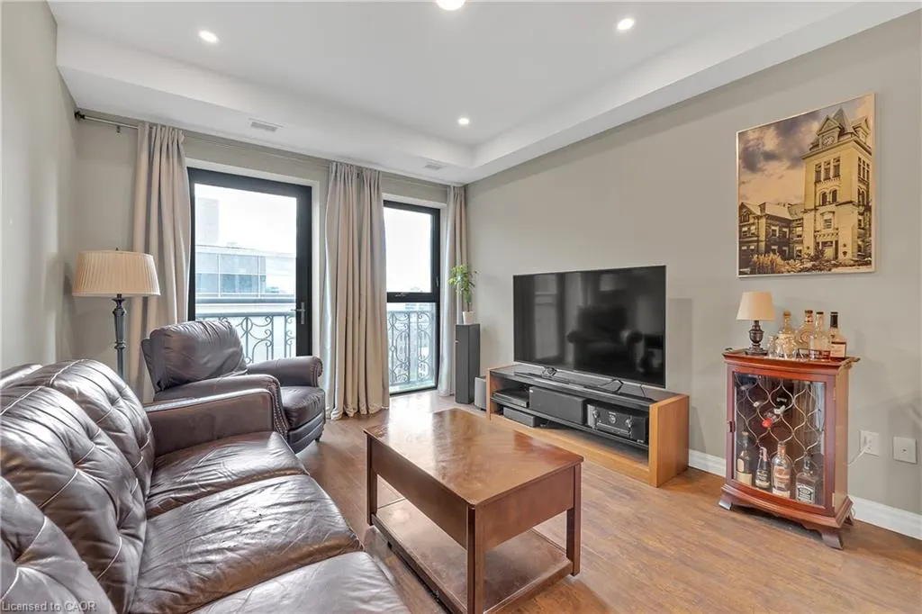 112 King Street E #1006