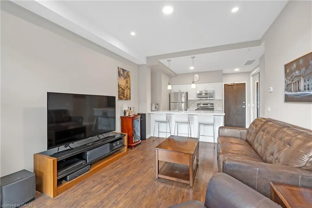 112 King Street E #1006