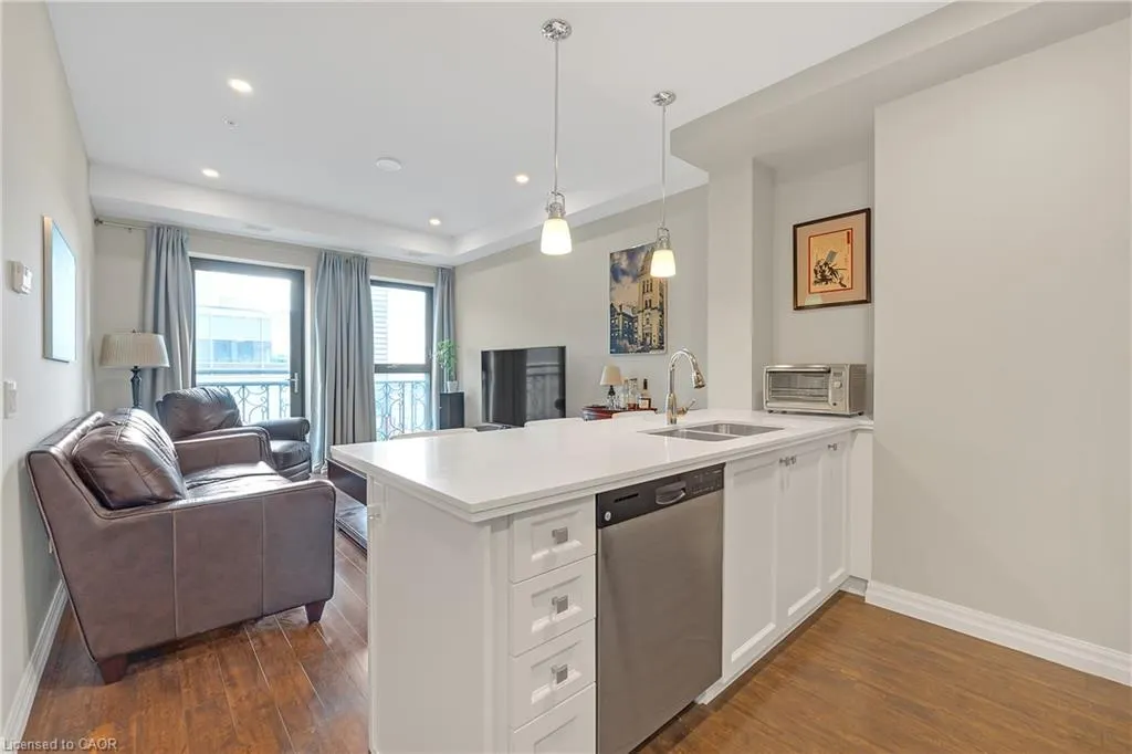 112 King Street E #1006
