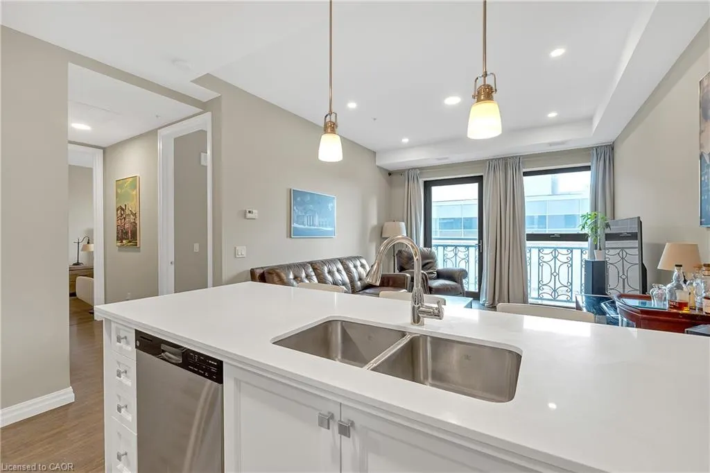 112 King Street E #1006