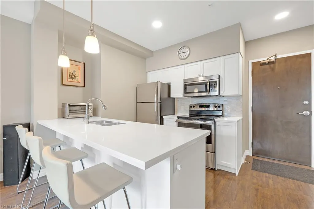 112 King Street E #1006