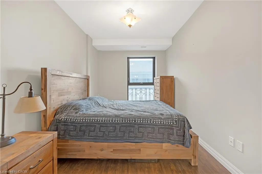 112 King Street E #1006