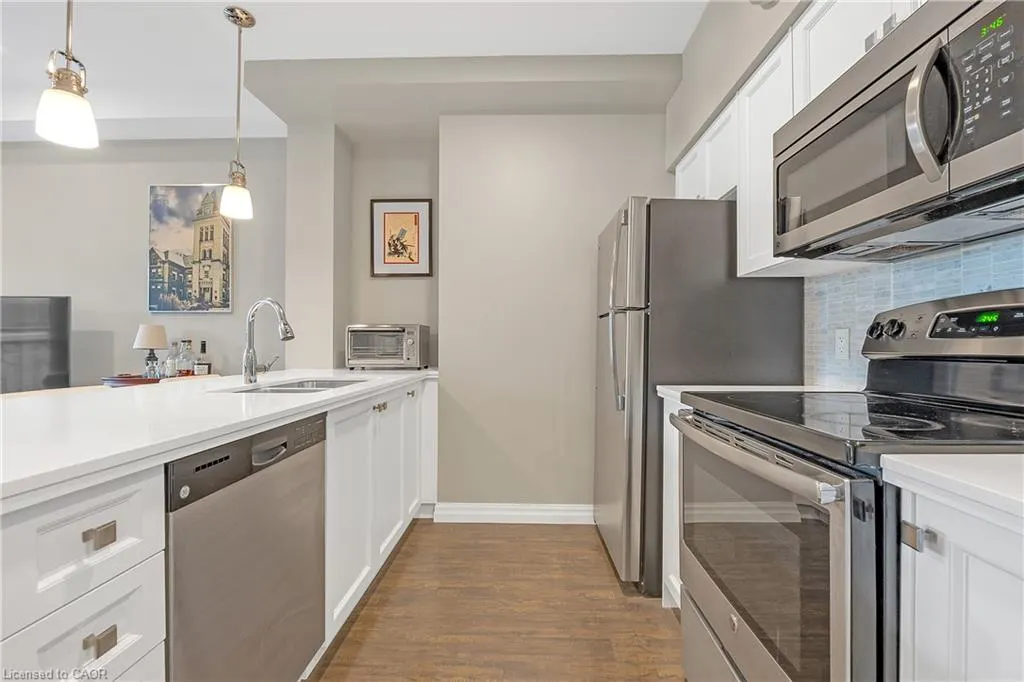 112 King Street E #1006