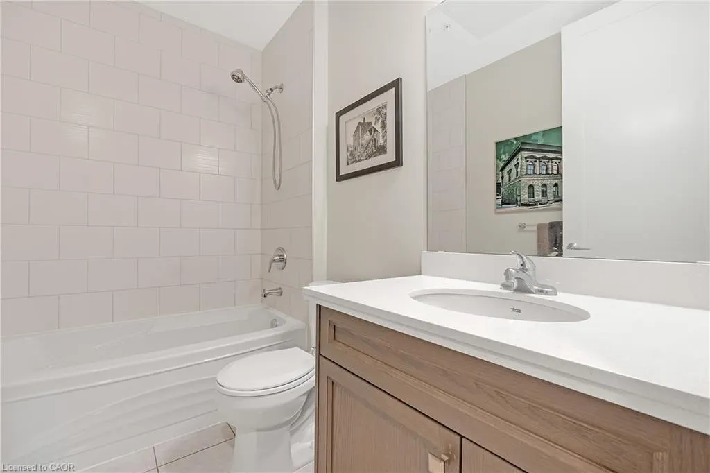 112 King Street E #1006