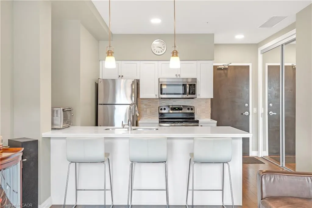112 King Street E #1006