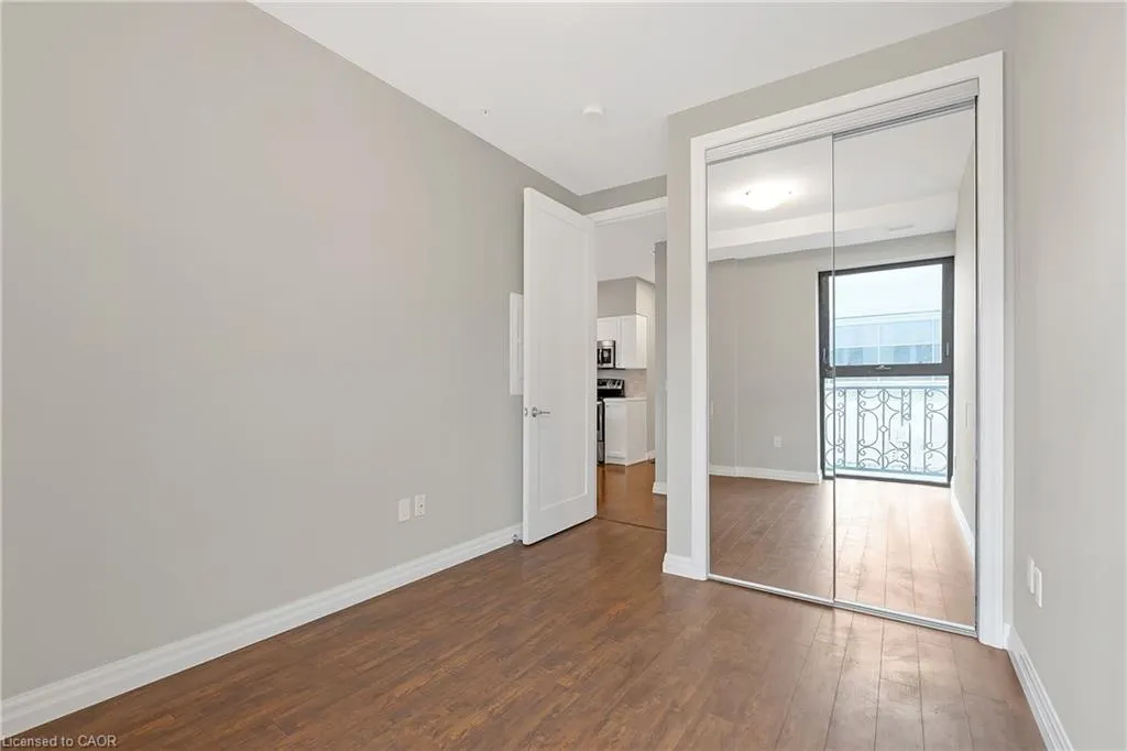 112 King Street E #1006