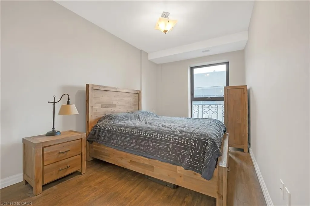 112 King Street E #1006