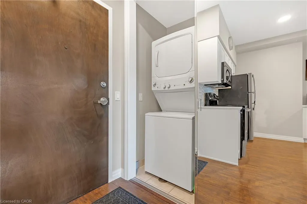 112 King Street E #1006