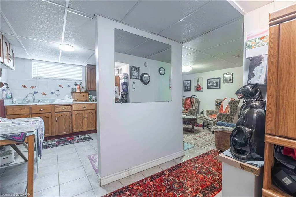 374 Upper Wentworth Street