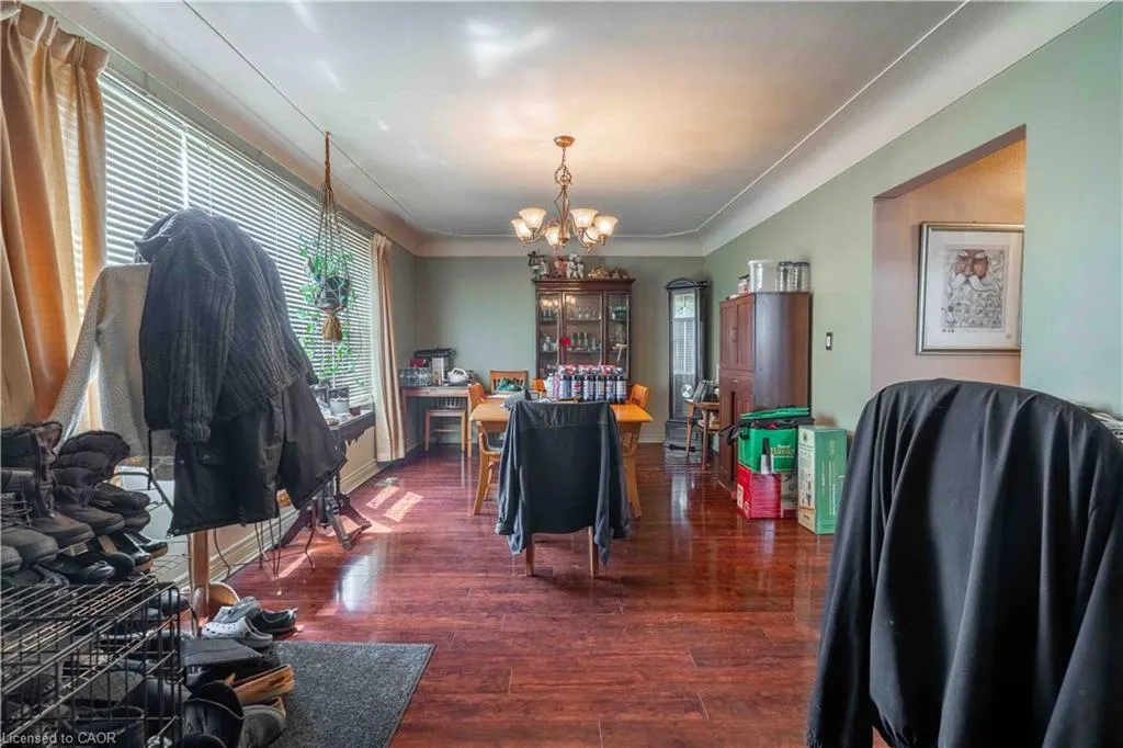 374 Upper Wentworth Street