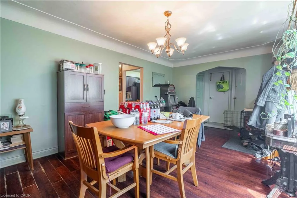 374 Upper Wentworth Street