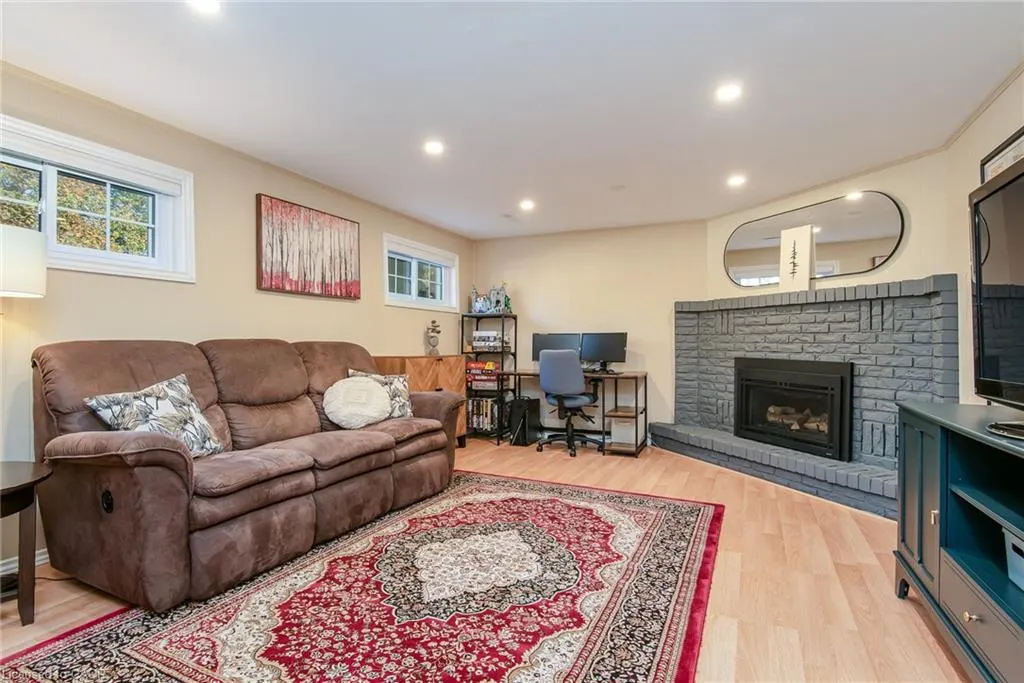 118 Wheatfield Crescent