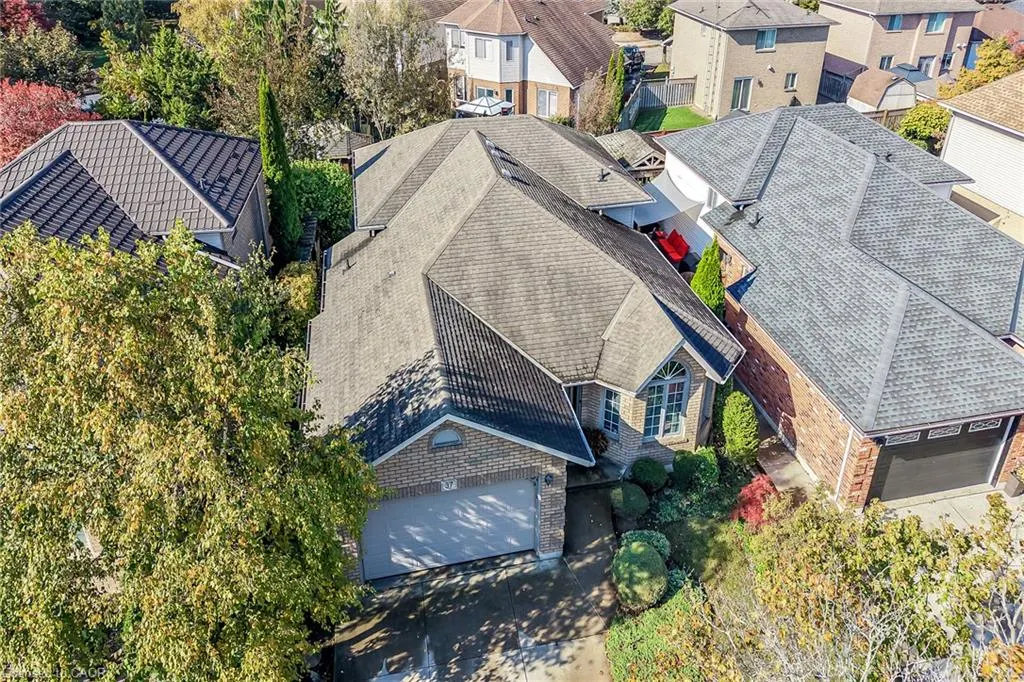 37 Glenhollow Drive