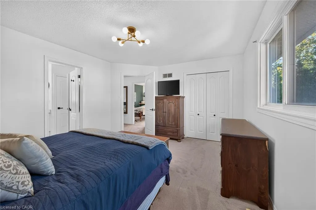 37 Glenhollow Drive