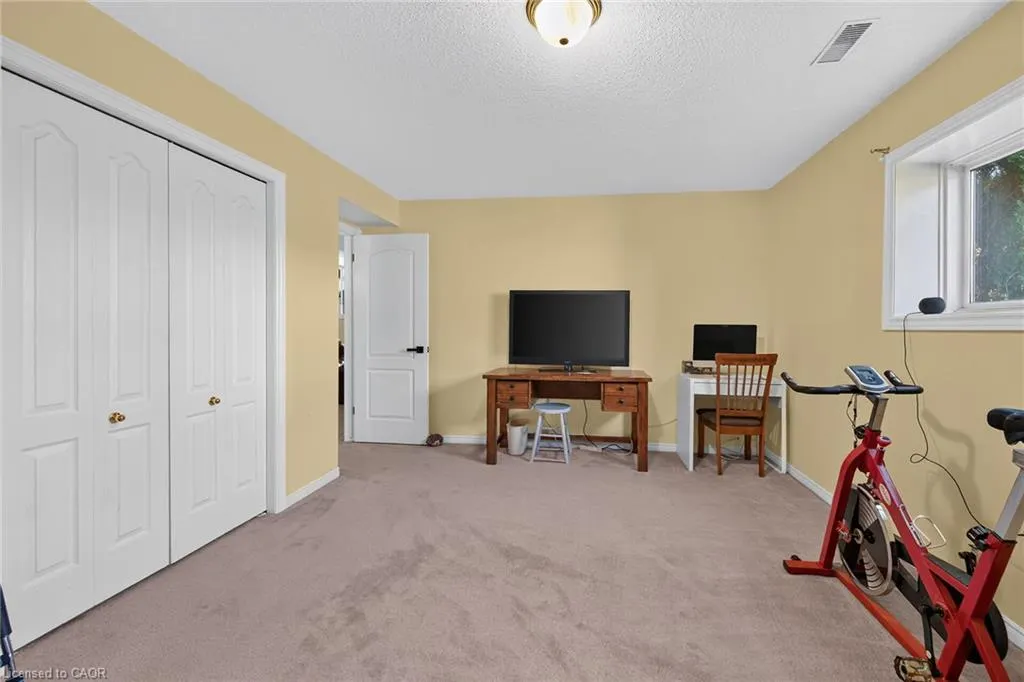 37 Glenhollow Drive