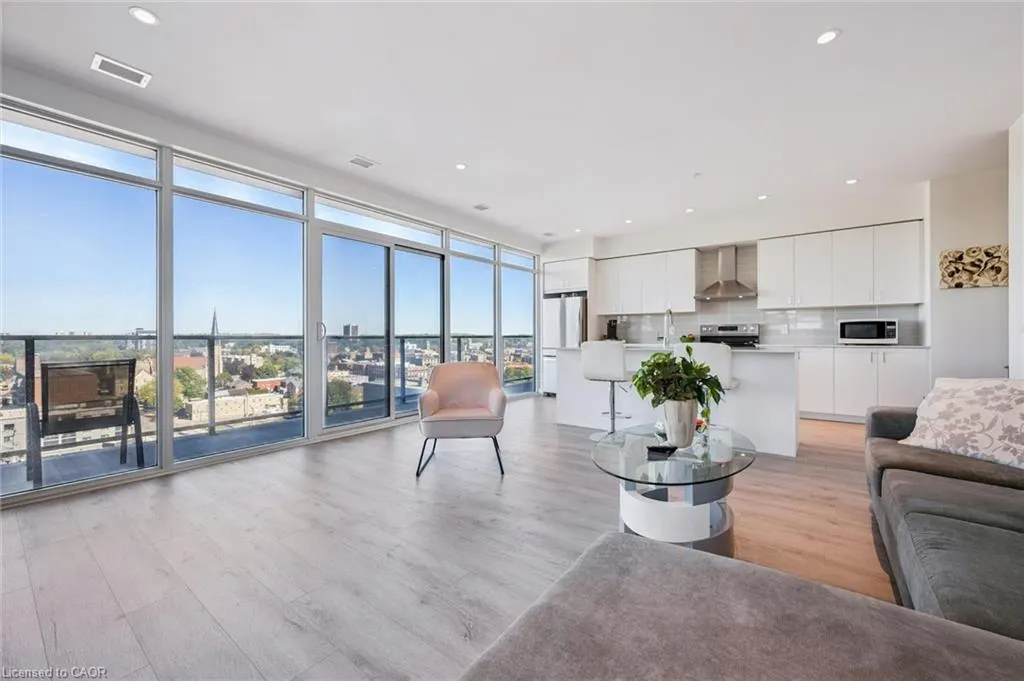 15 Glebe Street #902