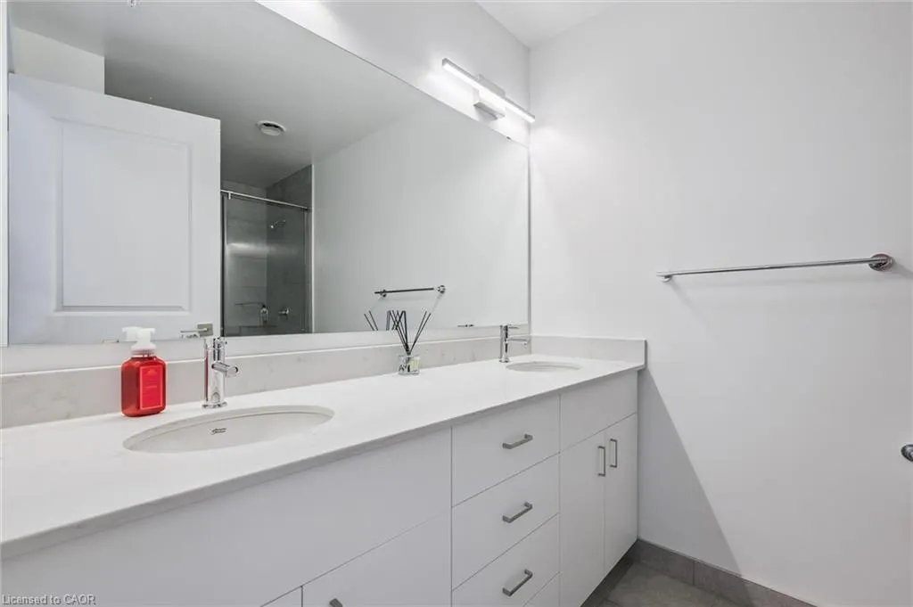 15 Glebe Street #902