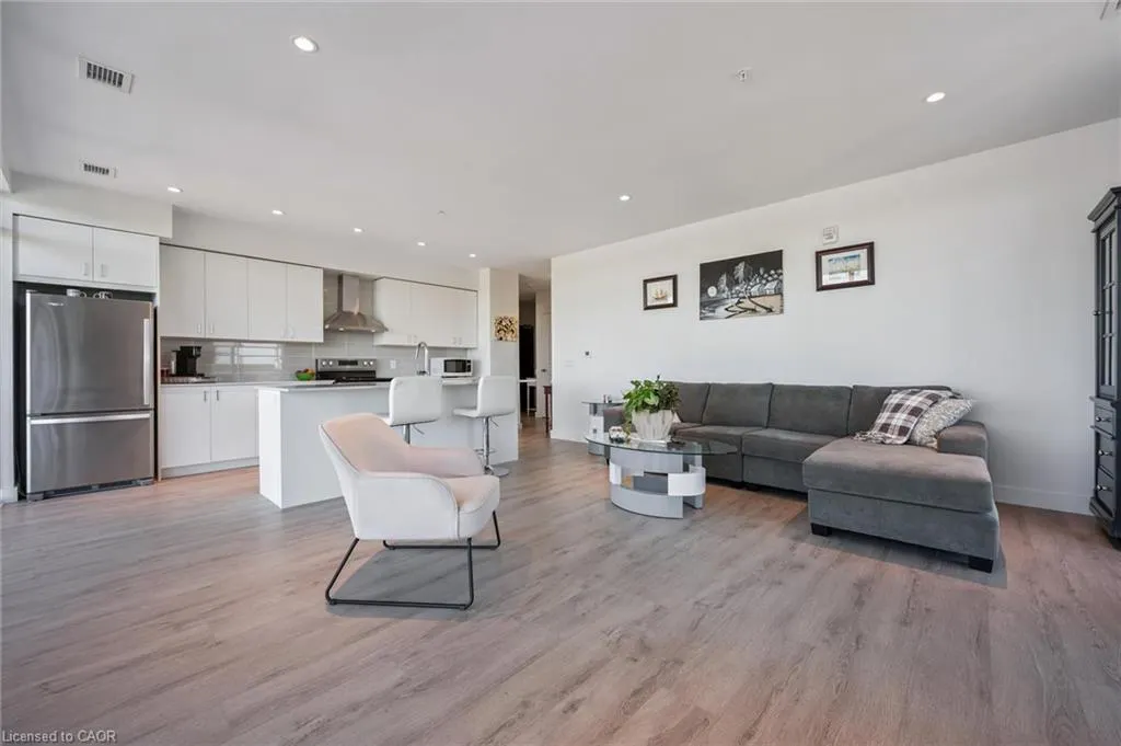 15 Glebe Street #902