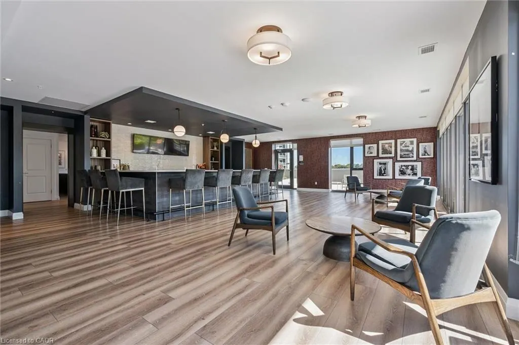 15 Glebe Street #902