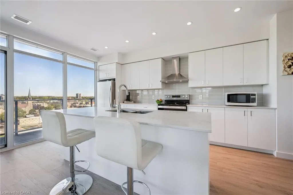 15 Glebe Street #902