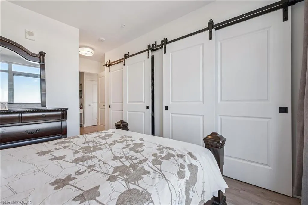 15 Glebe Street #902